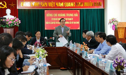 Bí thư Thành ủy Hà Nội Hoàng Trung Hải phát biểu kết luận buổi làm việc.