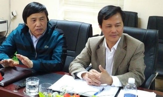 Ông Hồ Đức Hải (bên trái), Giám đốc Sở Y tế Phú Thọ thông tin với báo chí. Ảnh: Xuân Hồng.