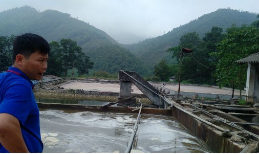 Nhà máy giấy Thuận Phát xả nước thải chưa được xử lý triệt để ra môi trường, gây ô nhiễm suối Cái. Ảnh: Xuân Hồng.