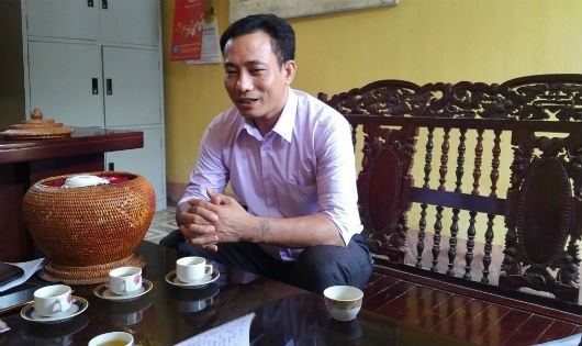 Ông Lê Quang Tiếp, Chủ tịch UBND xã Liên Hoa trao đổi với phóng viên. Ảnh: Xuân Hồng.