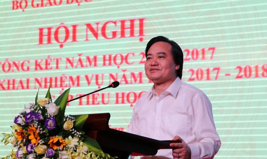 Bộ trưởng Phùng Xuân Nhạ phát biểu tại hội nghị.