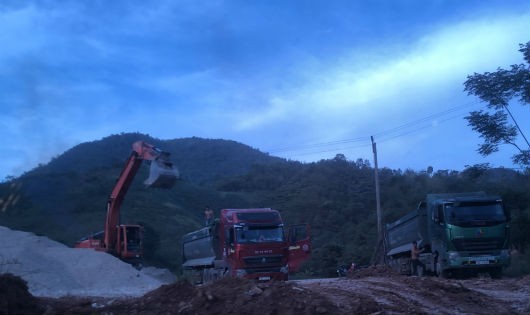 Thanh Sơn (Phú Thọ): Lợi dụng hạ cốt nền khai thác khoáng sản trái phép?