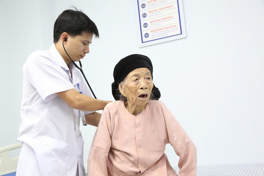 Cụ bà 102 tuổi được Đơn vị Can thiệp tim mạch của Trung tâm Tim mạch, Bệnh viện tỉnh Phú Thọ cứu sống.