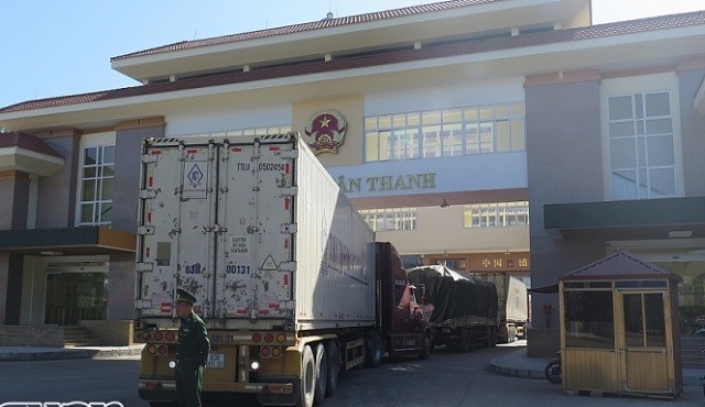 Hơn 500 xe chở nông sản ùn ứ tại cửa khẩu Tân Thanh