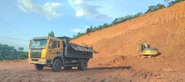 Hoạt động san gạt, hạ cốt nền, khai thác đất đồi tại Phú Thọ: Tỉnh chỉ đạo tạm dừng, huyện Tam Nông vẫn tiếp tục cấp phép