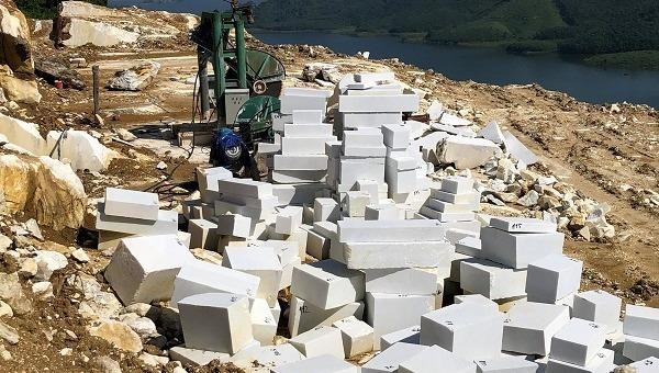 Yên Bái: Hợp tác xã Toàn Thắng ngang nhiên khai thác không phép đá trắng