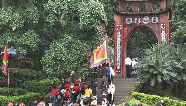 Du khách thập phương đi lễ tại Đền Hùng từ đầu tháng 3 âm lịch.