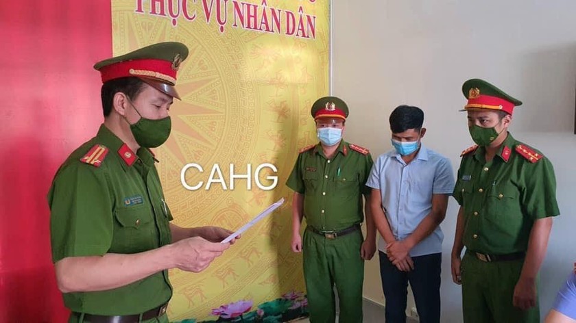 Cơ quan CSĐT Công an tỉnh Hà Giang tiến hành khám xét và bắt tạm giam Vi Cảnh Vẻ. Ảnh: Công an Hà Giang