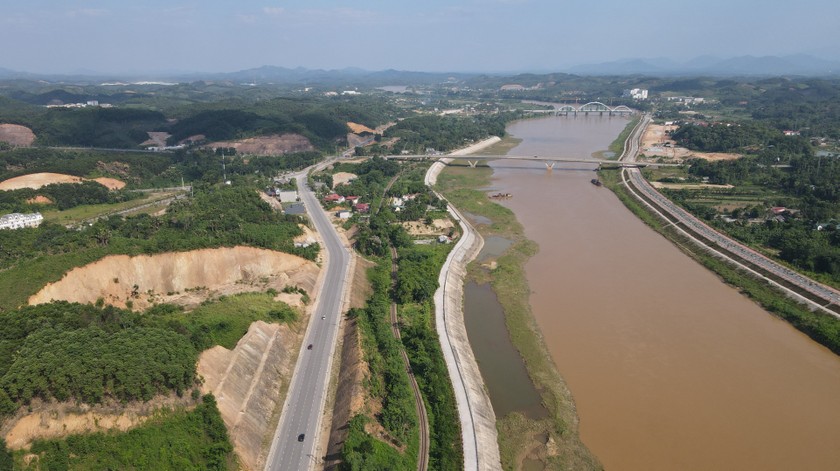 Theo đồ án quy hoạch, Thành phố Yên Bái được phát triển trên nền tảng lấy sông Hồng làm trung tâm. Ảnh: Nhật Nguyên.