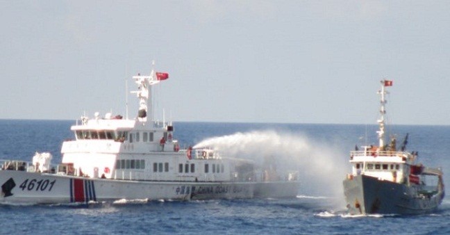 Việt Nam vẫn kịch liệt phản đối hành vi vi phạm của Trung Quốc và kiên quyết bám biển. 