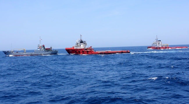 Tàu Trung Quốc tổ chức thành nhóm chặn các tàu cá của ngư dân Việt Nam khi đang khai thác ở ngư trường truyền thống.