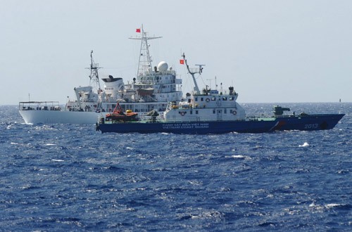 Trung Quốc sử dụng nhiều loại tàu để bảo vệ giàn khoan trái phép của mình. 