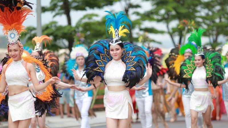 Những vũ điệu đường phố đầy sắc màu trong Lễ hội Carnaval 2019 tại FLC Hạ Long.