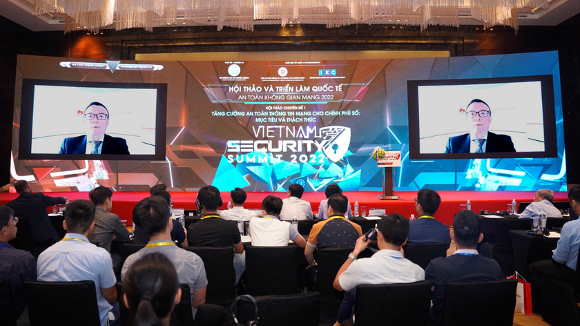 Ông Xiaoxin, chuyên gia cao cấp đến từ Trung tâm An toàn Bảo mật Toàn cầu của Huawei chia sẻ tại hội thảo