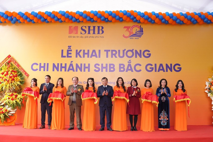 Ngày 18/12, SHB đã chính thức khai trương đi vào hoạt động SHB Bắc Giang, đưa sản phẩm dịch vụ SHB đến gần hơn với người dân địa phương