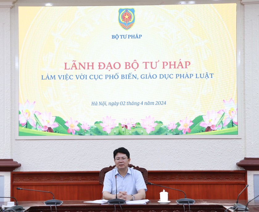 Thứ trưởng Bộ Tư pháp Nguyễn Thanh Tịnh phát biểu kết luận buổi làm việc.