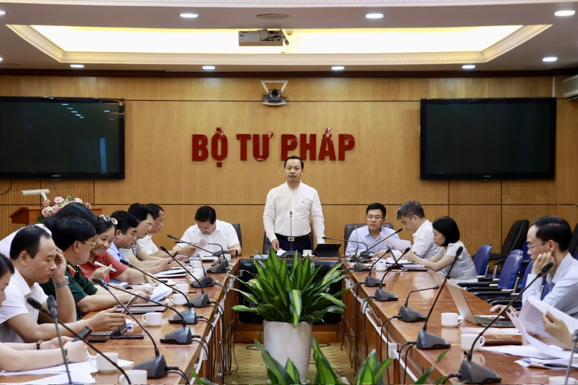 Thứ trưởng Bộ Tư pháp Trần Tiến Dũng chủ trì họp Hội đồng thẩm định dự thảo Nghị quyết của Quốc hội về thí điểm một số cơ chế, chính sách đặc thù phát triển tỉnh Nghệ An.