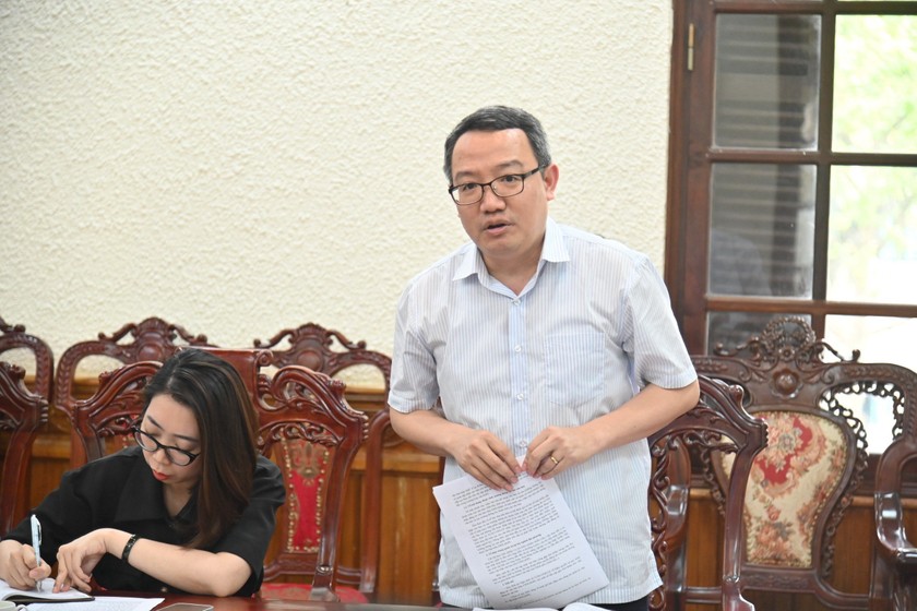 Cục trưởng Cục Kiểm tra văn bản QPPL Hồ Quang Huy phát biểu tại cuộc họp.