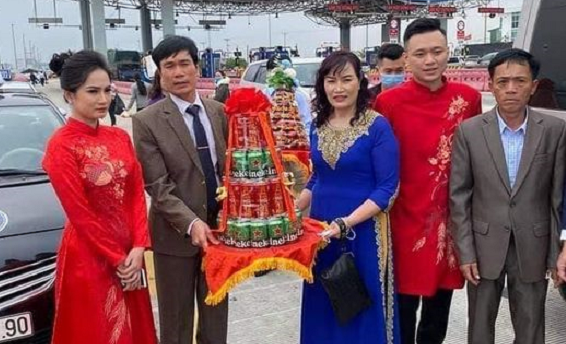 Vụ chú rể Hải Phòng không vào rước dâu tại Quảng Ninh vì dịch Covid-19: Phút 89 cô dâu phi thẳng lên trạm thu phí nhận lễ