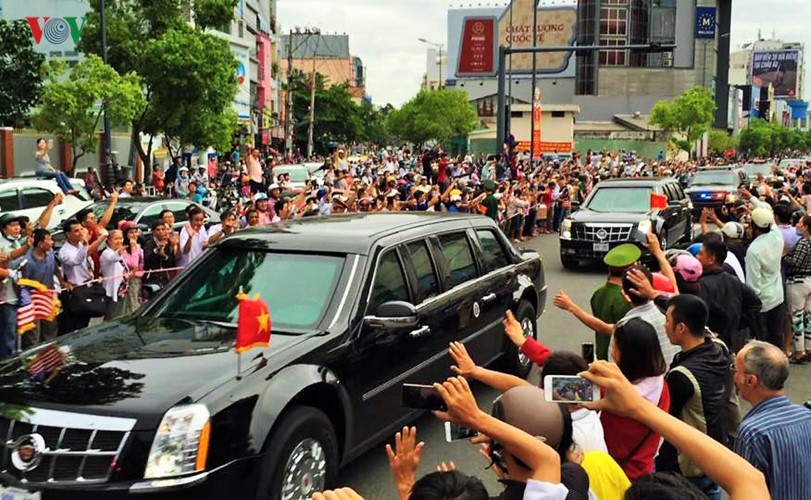 Nhân dân Việt Nam chào đón Tổng thống Obama