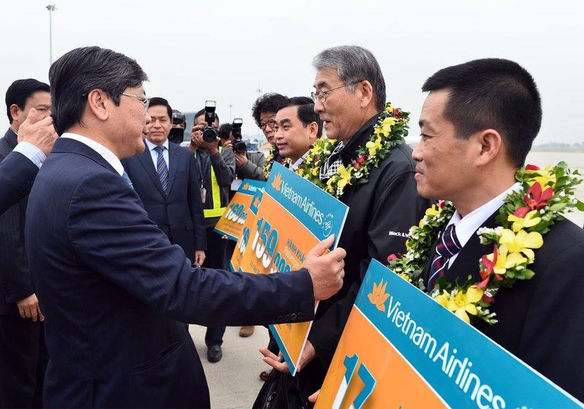 Vietnam Airlines đón những vị khách quốc tế đến Việt Nam từ Incheon (Hàn Quốc)