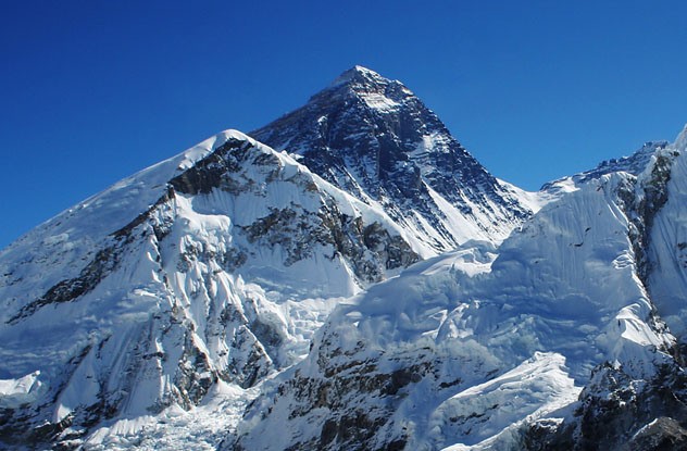 Đỉnh Everest nhiều huyền bí đang chờ bạn khám phá