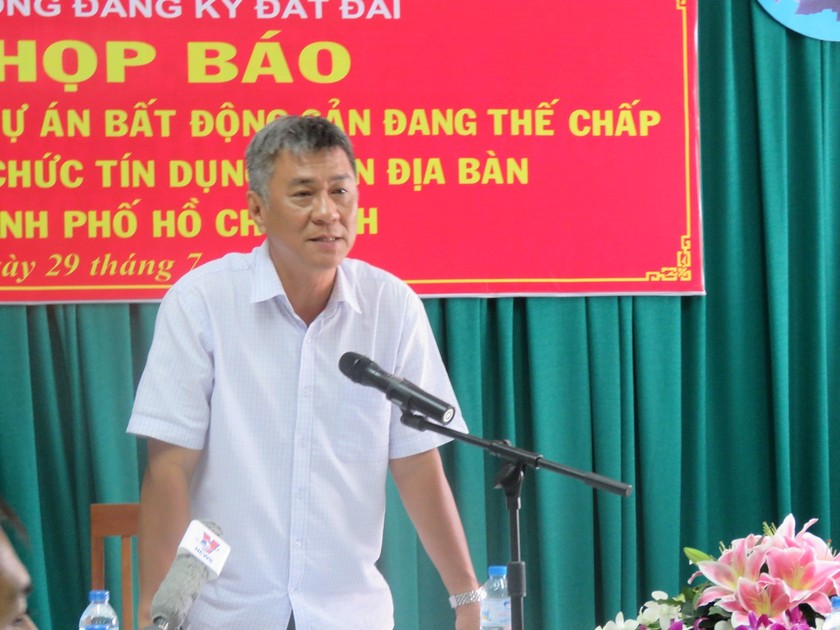 Ông Phạm Ngọc Liên trả lời các câu hỏi của phóng viên tại buổi họp báo