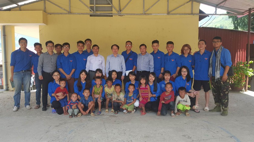 Thứ trưởng Lê Tiến Châu và Đoàn công tác đã tới thăm các Đội thanh niên tình nguyện của Trường đang hoạt động tại các xã Tả Van, Lao Chải, Sử Pán, Hầu Thào