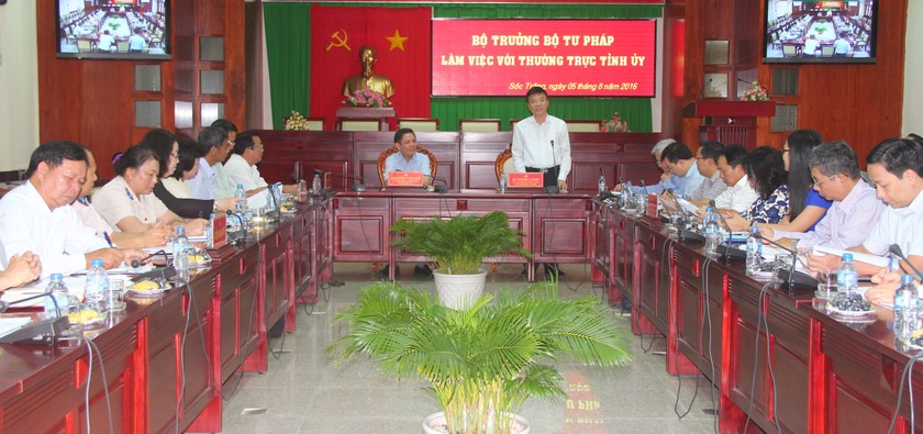 Bộ trưởng Bộ Tư Pháp Lê Thành Long làm việc với lãnh đạo tỉnh Sóc Trăng