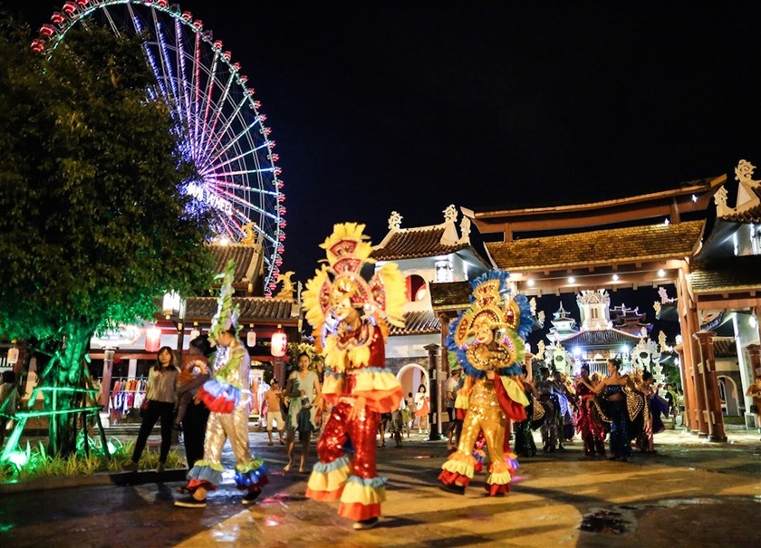 Từ ngày 9/9 -18/9/2016 đến với Asia Park, du khách được sống trong không khí lễ hội Trung Thu mang đậm sắc màu Châu Á. 