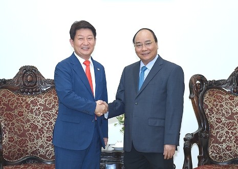 Thủ tướng Nguyễn Xuân Phúc tiếp Thị trưởng TP. Daegu (Hàn Quốc)