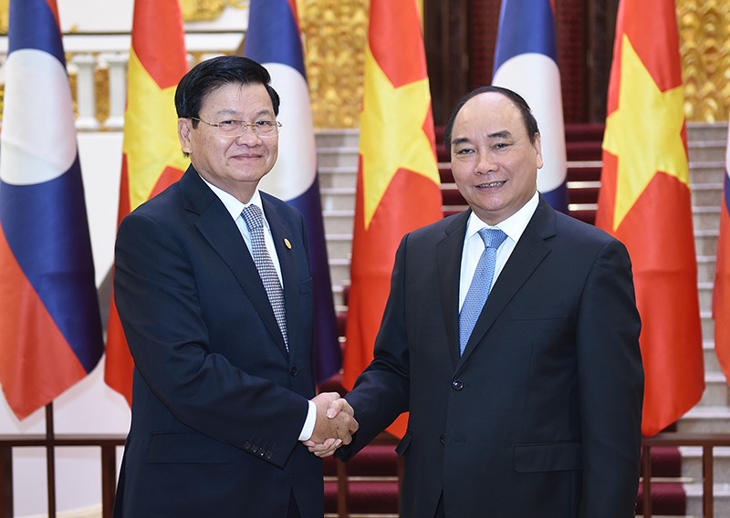 Thủ tướng Nguyễn Xuân Phúc hội đàm với Thủ tướng Lào Thoonglun Sisulith
