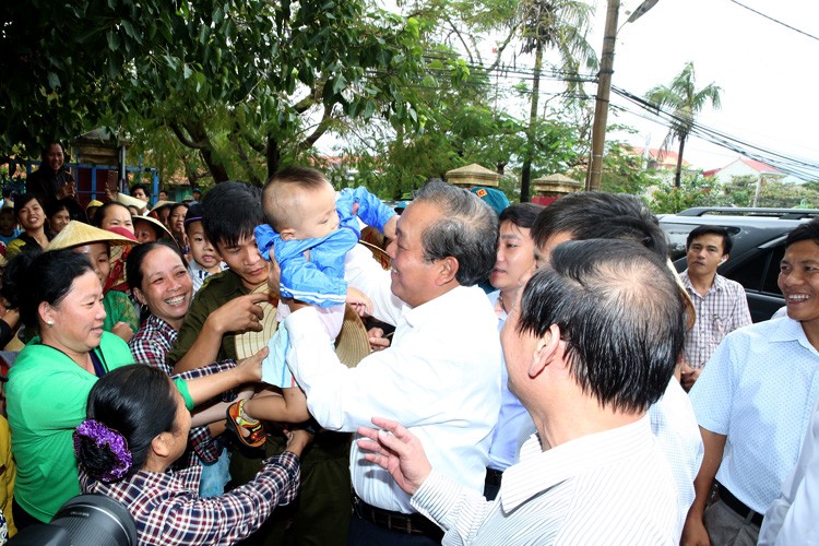 Phó Thủ tướng Trương Hòa Bình gặp gỡ người dân xã Cảnh Dương