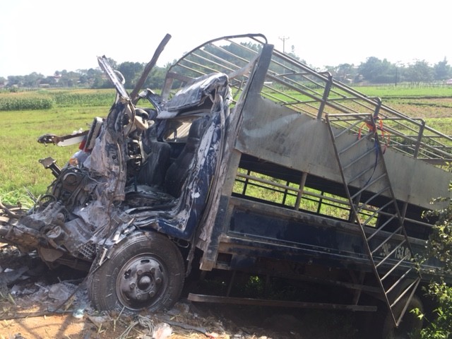 Ba Vì, Hà Nội:  Tai nạn giao thông kinh hoàng, 6 người thương vong