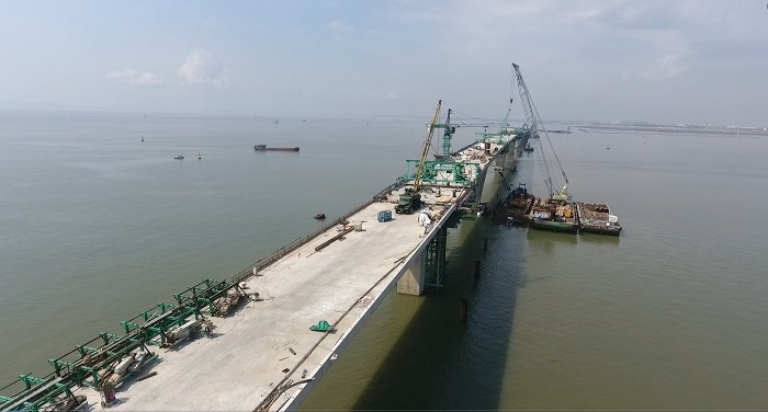 Với chiều dài 5,44 km, cầu Đĩnh Vũ - Cát Hải là cây cầu vĩnh cữu vượt biển dài nhất Việt Nam.