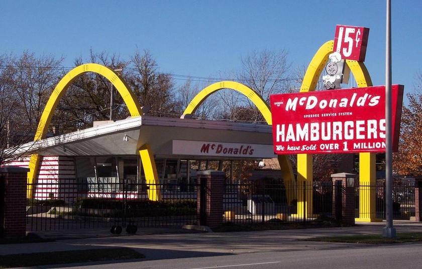 Cuộc gặp gỡ giữa Ray Kroc và McDonald’s đã cho ra đời chuỗi cửa hàng nổi tiếng hiện nay.