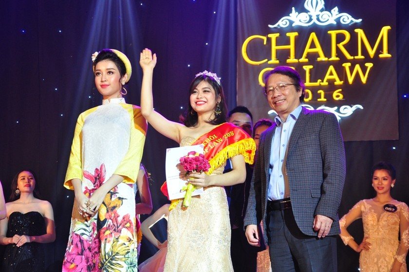 Nguyễn Bích Ngọc giây phút nhận danh hiệu cao nhất của Cuộc thi 