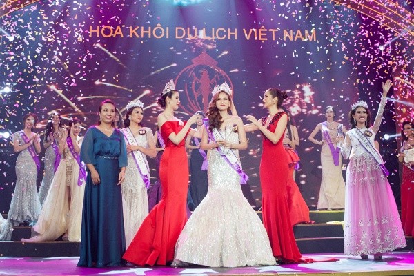 Khánh Ngân đăng quang Hoa khôi Du lịch Việt Nam 2017