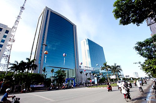 Tòa nhà Charmvit Tower, số 117 Trần Duy Hưng, quận Cầu Giấy, Hà Nội, nơi đang diễn ra việc tranh chấp 103m2 lối đi!