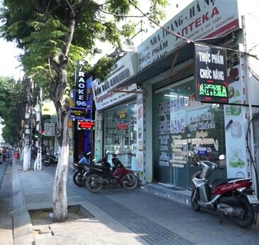 Nhà hàng Karaoke và dãy ki ốt ở địa chỉ 96 Trần Phú.