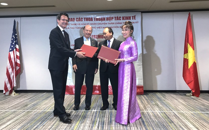 Bà Nguyễn Thị Phương Thảo, Tổng giám đốc Vietjet và ông Gaël Méheust, Chủ tịch kiêm Tổng Giám đốc CFM International tại lễ Ký kết.