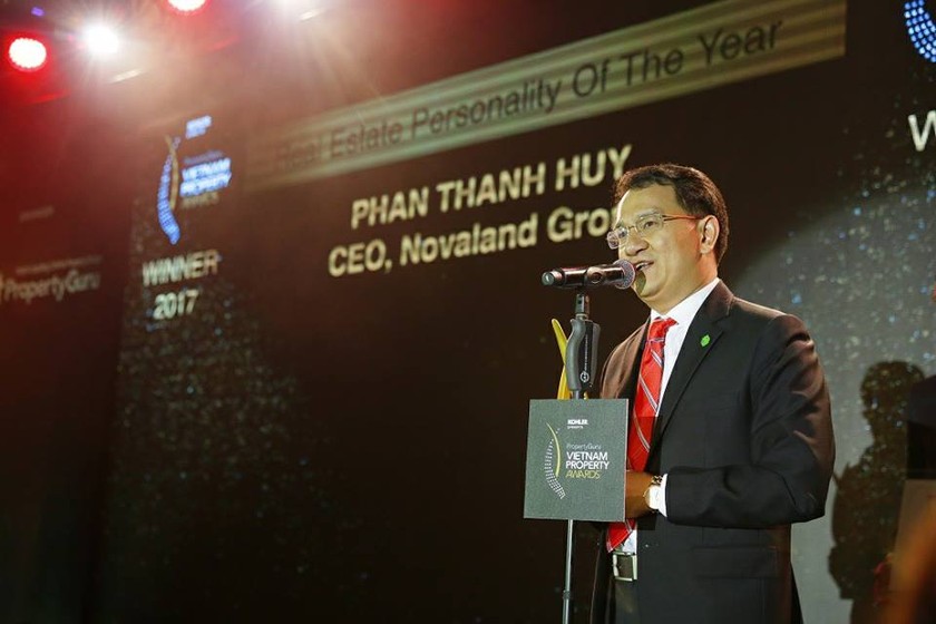 Đại diện Tập đoàn Novaland nhận giải tại “Lễ trao giải thưởng Bất động sản Việt Nam 2017 (Vietnam Property Awards 2017)”. 