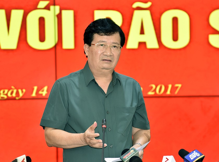 Phó Thủ tướng Trịnh Đình Dũng chủ trì Hội nghị trực tuyến khẩn cấp ứng phó bão số 10