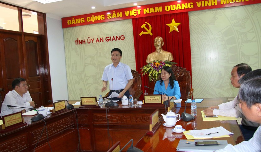 Bộ trưởng Bộ Tư pháp Lê Thành Long tại buổi làm việc với thường trực Tỉnh ủy, HĐND, UBND tỉnh An Giang.
