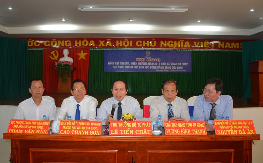 Thứ trưởng Lê Tiến Châu trả lời ý kiến của đại biểu tại Hội nghị