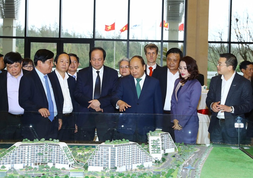 Thủ tướng Nguyễn Xuân Phúc thăm quần thể du lịch nghỉ dưỡng sinh thái FLC Quy
Nhơn.