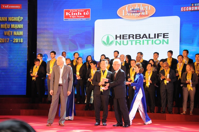 Herbalife Việt Nam nhận danh hiệu “Thương hiệu thực phẩm bổ sung dinh dưỡng hàng đầu” tại Giải thưởng Rồng Vàng năm 2018
