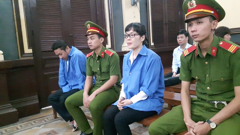 bị cáo Huyền Như và Anh Tuấn tại phiên tòa.