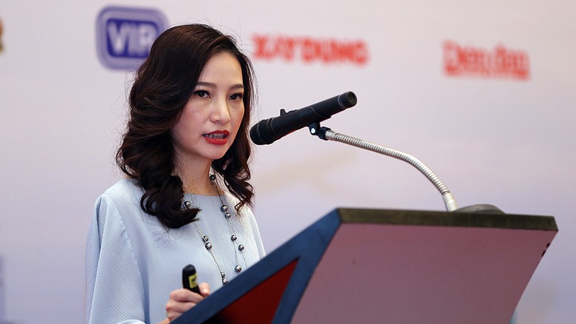 Bà Dương Thùy Dung, Giám đốc Cấp cao của CBRE Việt Nam, phát biểu tại hội thảo