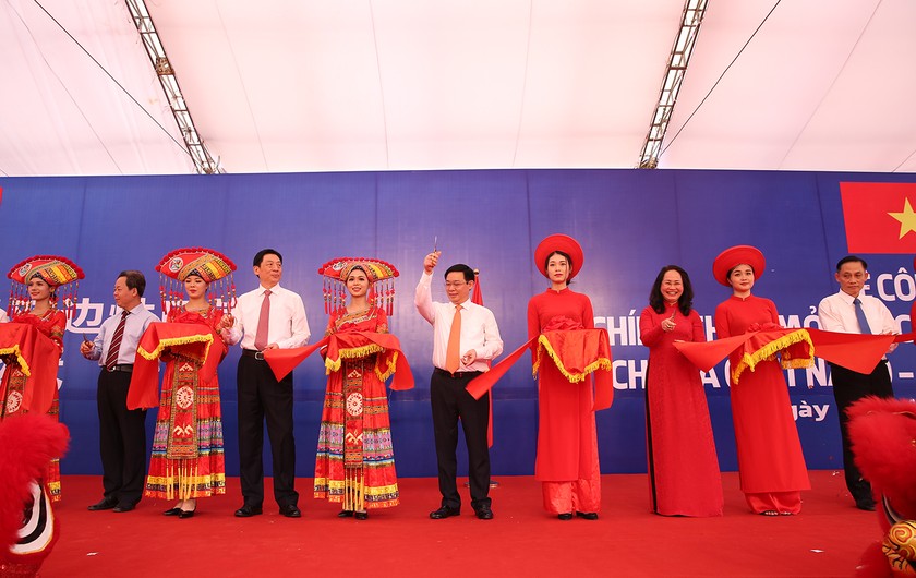 Phó Thủ tướng Vương Đình Huệ dự lễ khai trương cặp cửa khẩu Chi Ma-Ái Điểm